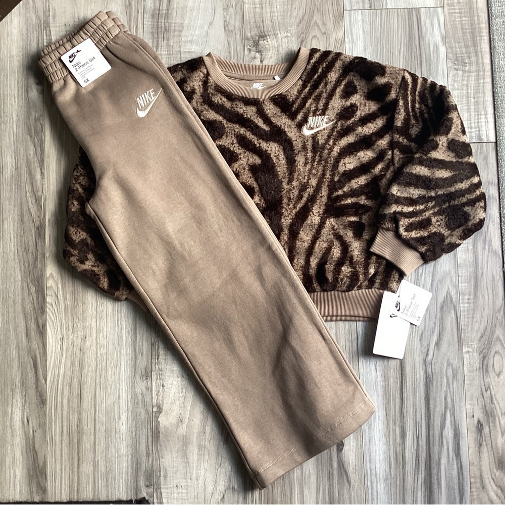Nike girls crewneck & Sweatpants set size 6X(NWT) ~PRICE IS FIRM, NO OFFERS~